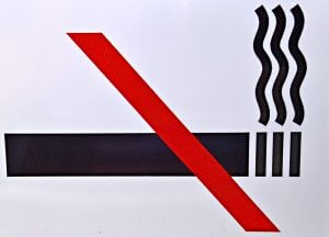 przekreślony papieros zakaz palenia