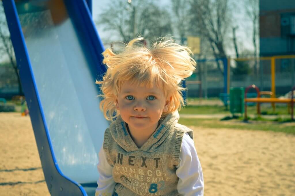 blond dziecko